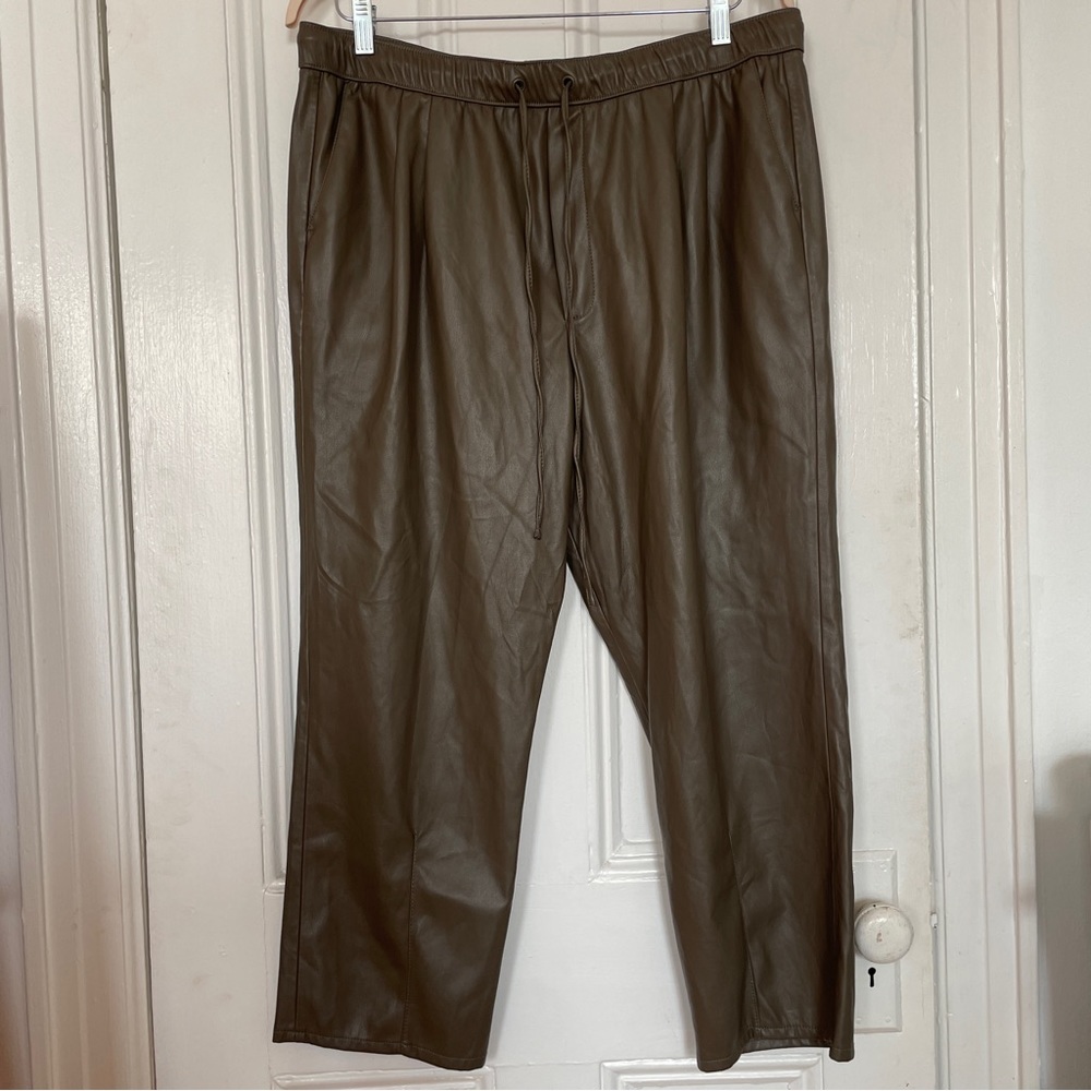 Women’s Faux Leather Pull-On Pants in Brown